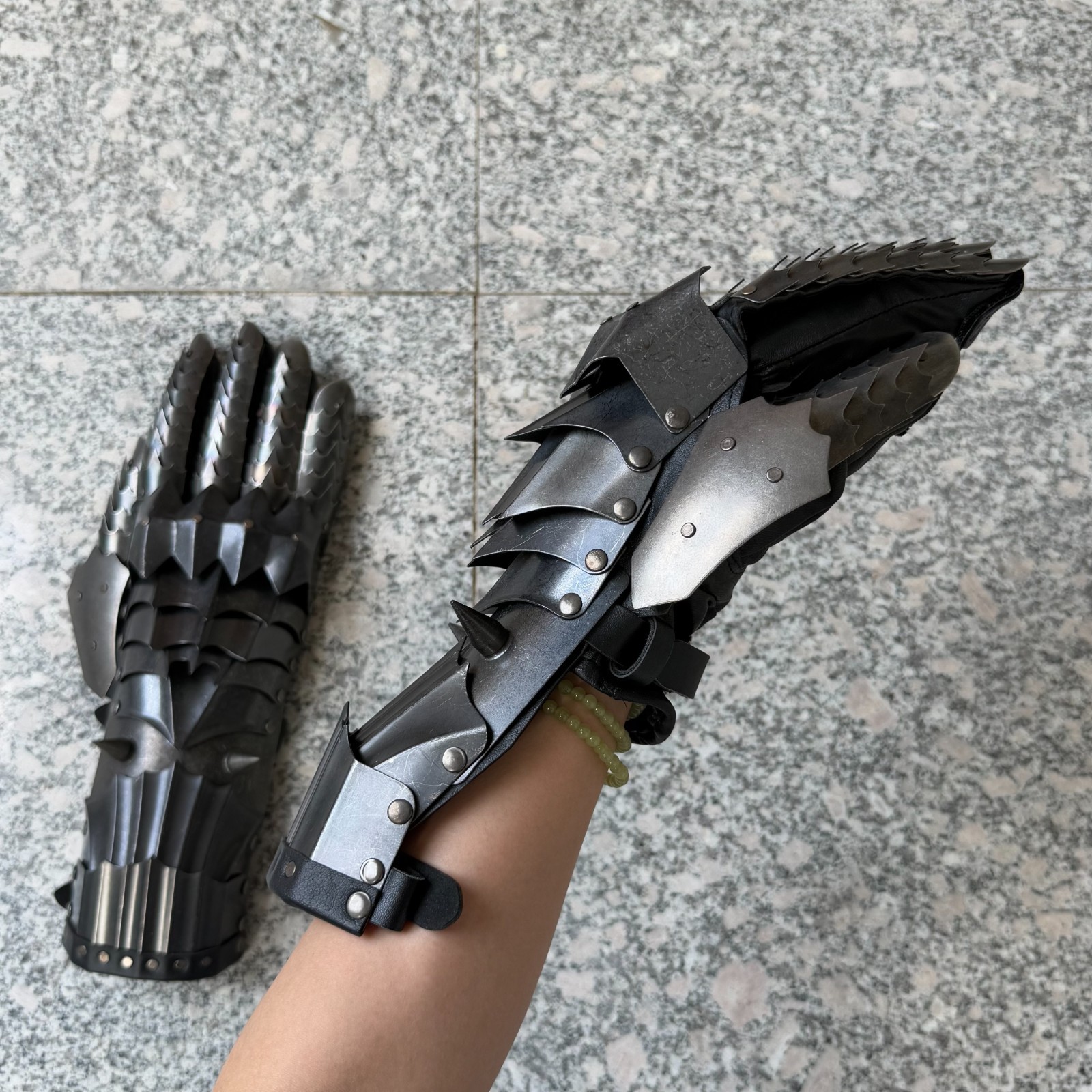 Wearable Metal Gauntlets Pair,Articulated Stainless Steel Armor Gloves,Medieval