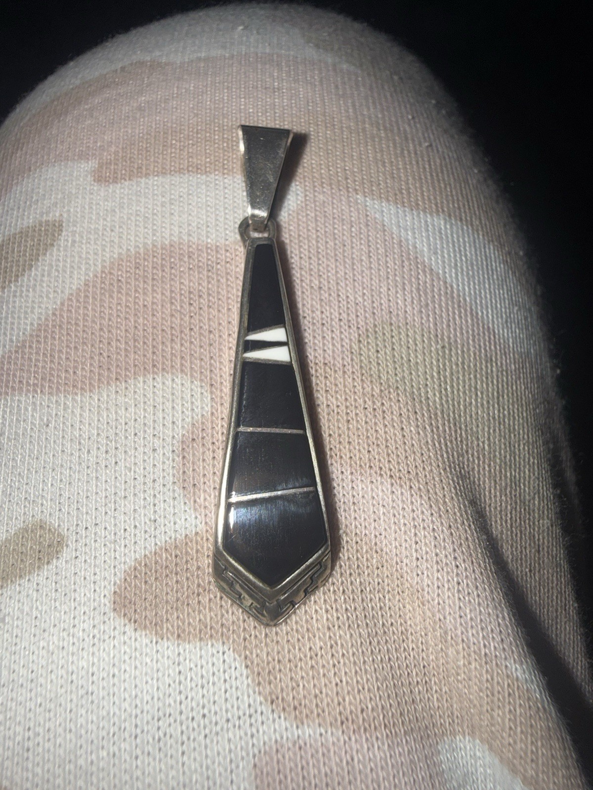 vintage NAVAJO signed CALVIN BEGAY onyx MOP STERLING silver NA bail & pendant 2”