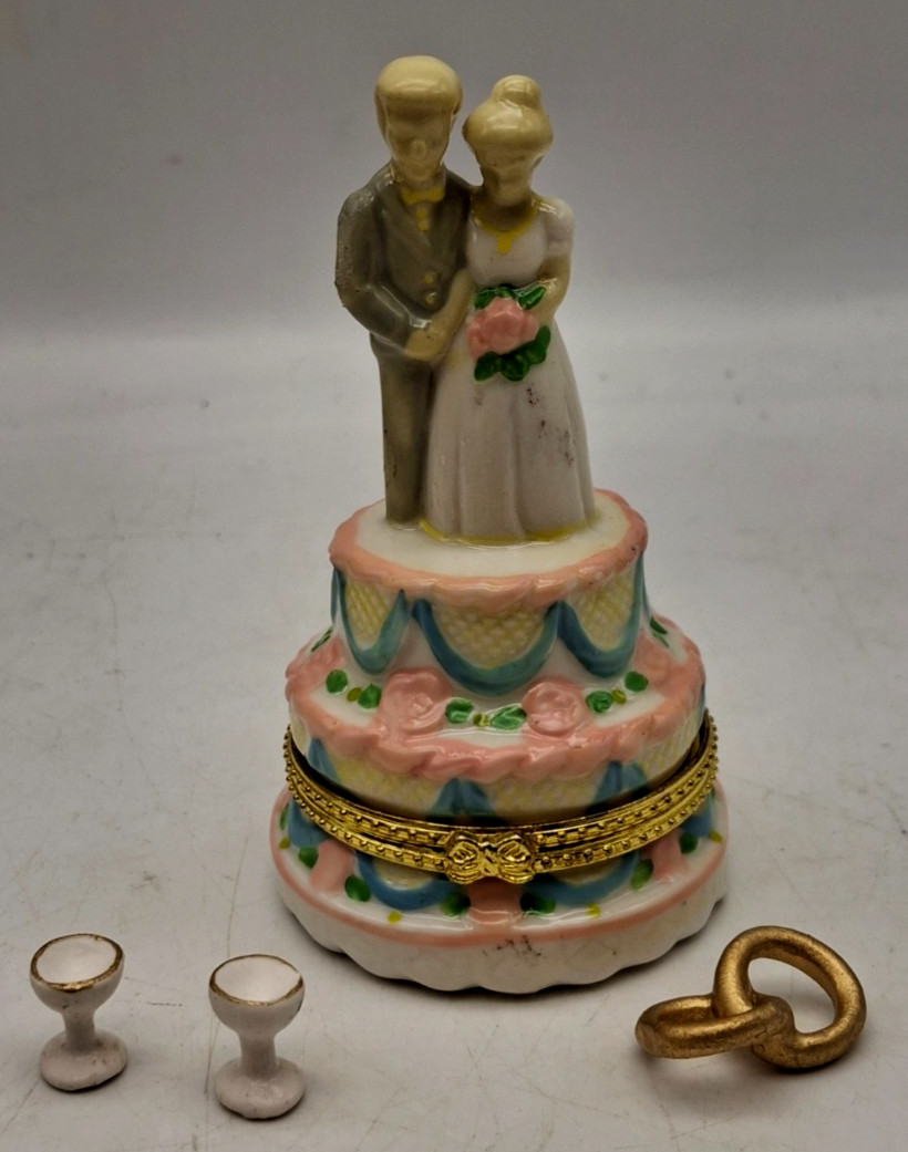 Hinged Wedding Cake Trinket Box-Bride & Groom-Rings & Champagne Glasses Trinkets