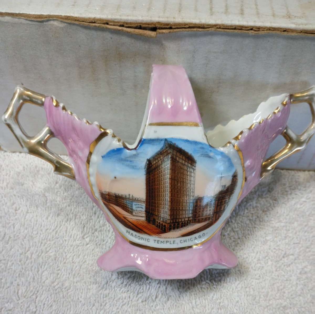 Masonic Temple Chicago  vintage souvenir porcelain  vase