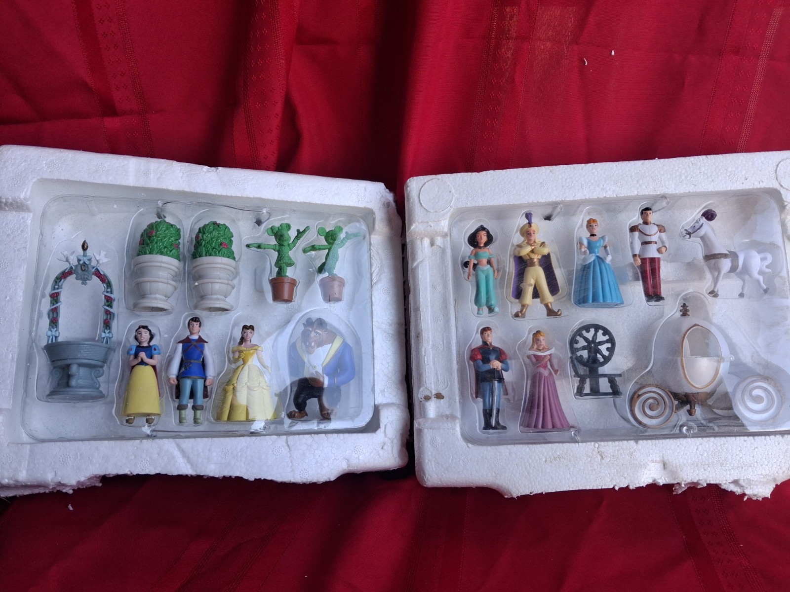 Retired Disney World Cinderella Castle Set Replacement Parts and figurines Retired Disney World Cinderella Castle Set Replacement Parts and figurines