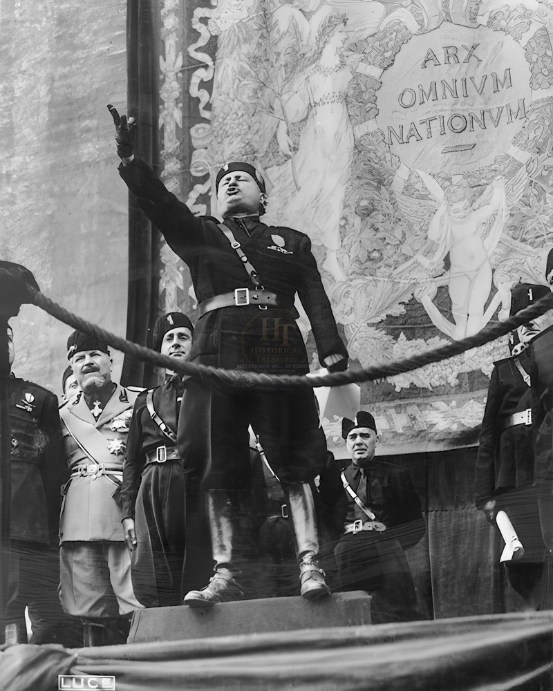 Italy\'s Fascist PM Benito Mussolini WWII 8x10 Glossy Photo Print HT4136412