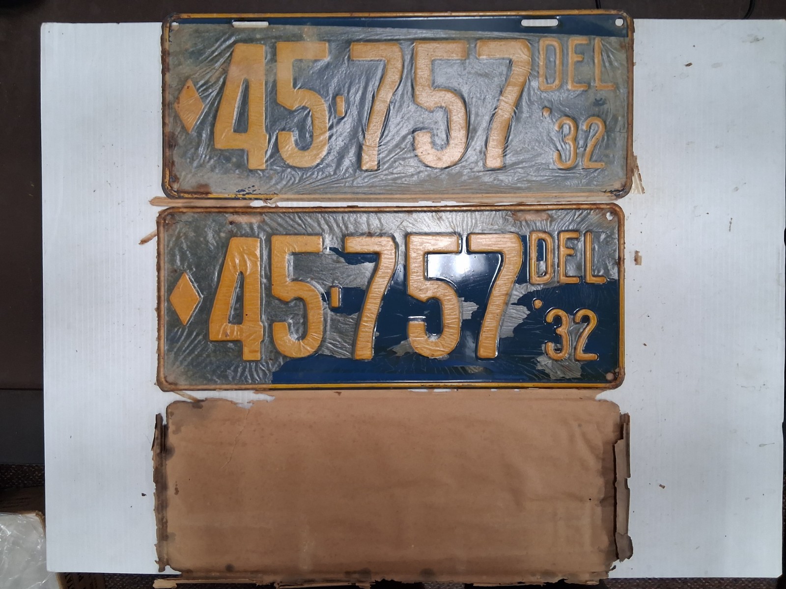 PAIR 1932 Delaware  License Plate Tag NOS with wrapper