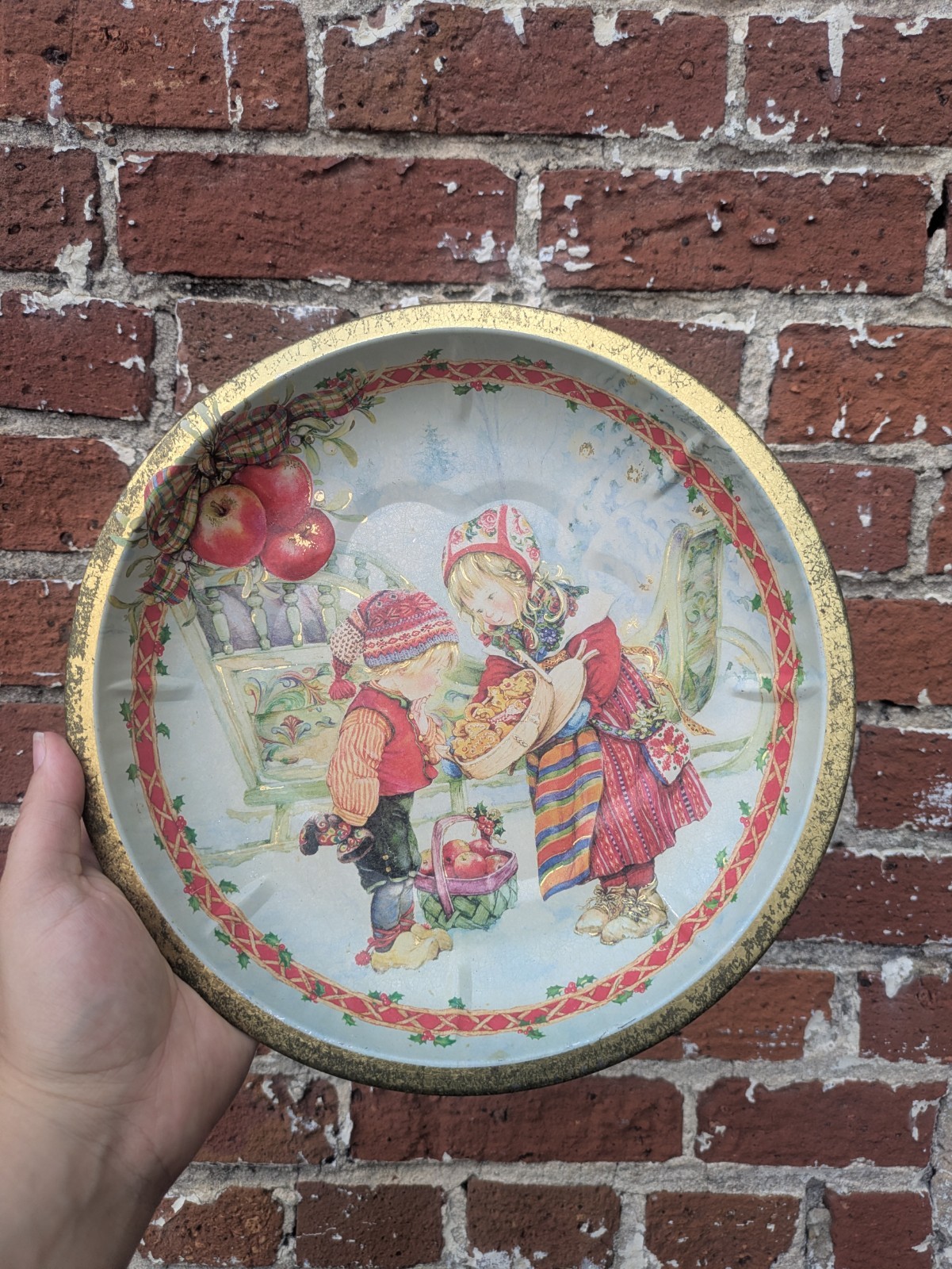 CUTE Vintage Pictura Graphica 1997 Sweden kids Cookies gold Metal Tin Dish Plate CUTE Vintage Pictura Graphica 1997 Sweden kids Cookies gold Metal Tin Dish Plate