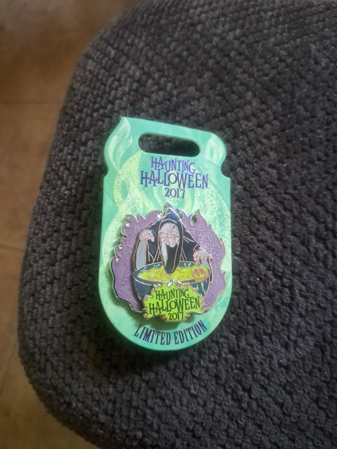 Disney Villain Haunting Halloween 2017 Old Hag From Snow White Pin Limited Ed.