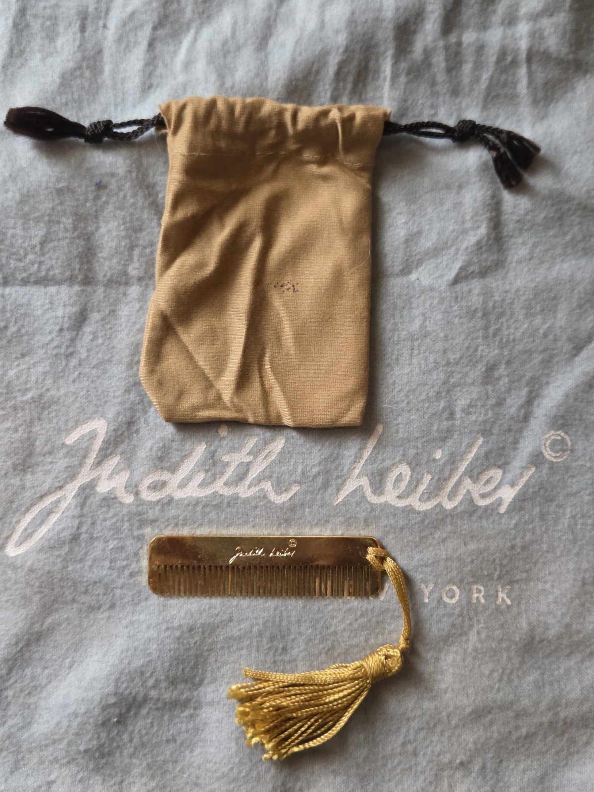 Vintage Judith Leiber Gold Tone Compact Comb with Tassel And Pouch Made In Italy Vintage Judith Leiber Gold Tone Compact Comb with Tassel And Pouch Made In Italy
