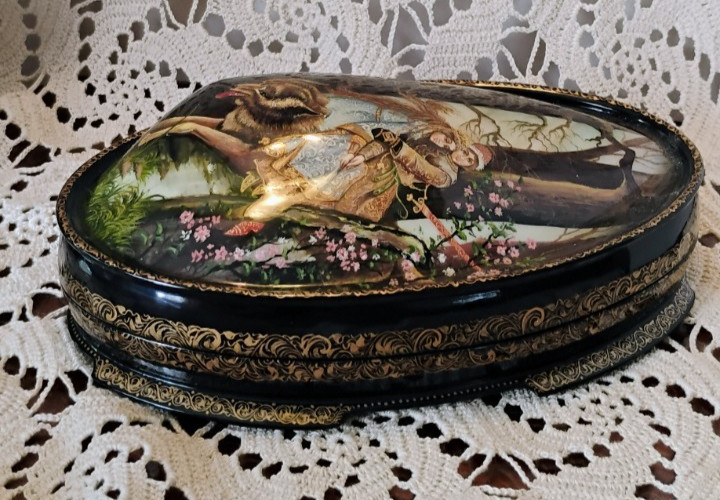 Russian Hand-Painted Laquer Box. Seashell Base Inset. Fedoskino Art. Russian Hand-Painted Laquer Box. Seashell Base Inset. Fedoskino Art.