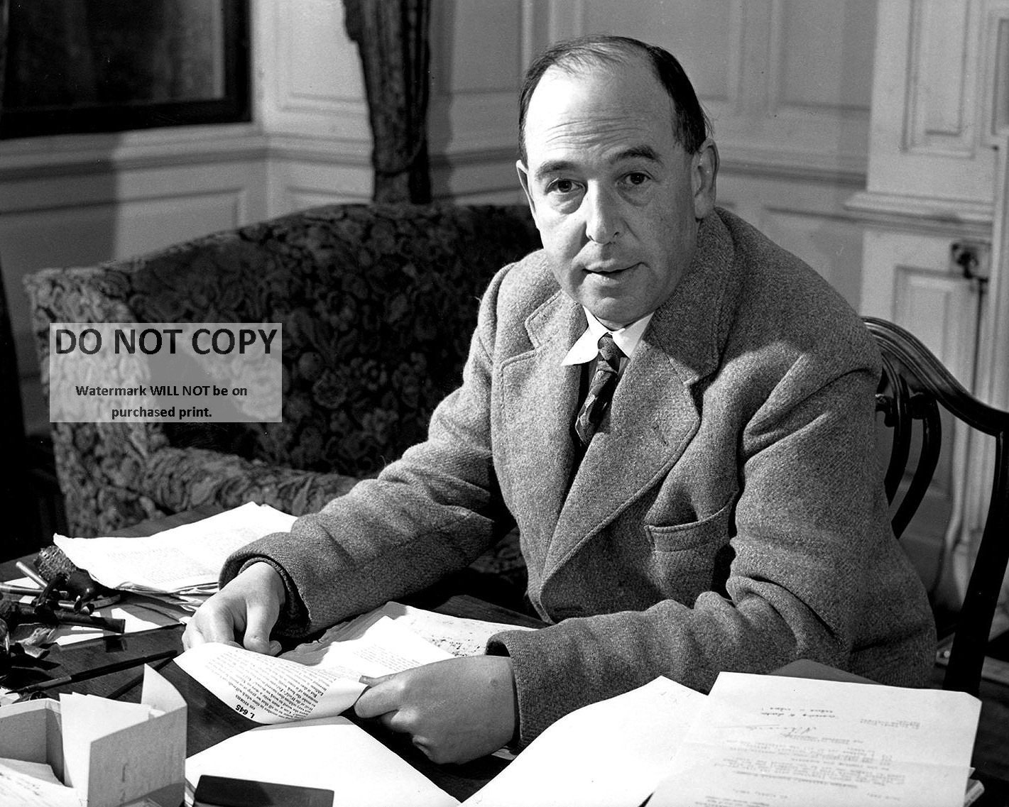 C.S. LEWIS BRITISH WRITER AND LAY THEOLOGIAN - 8X10 PUBLICITY PHOTO (MW-401)