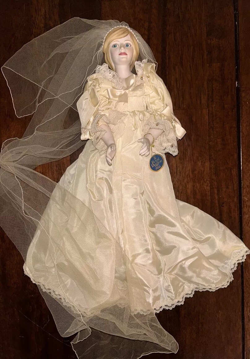 Royal Doulton Nisbet Heirloom Dolls The Princess of Wales Wedding Diana 16\