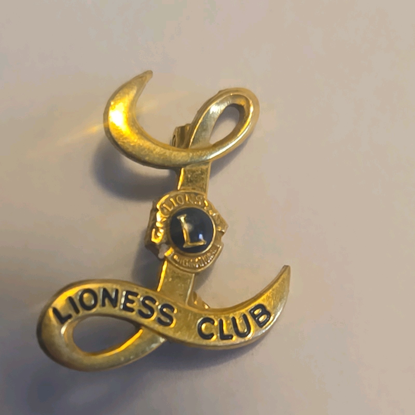 Vintage LIONS CLUB LIONESS Gold Tone Brooch Pin Leavens 1/20 10k gf