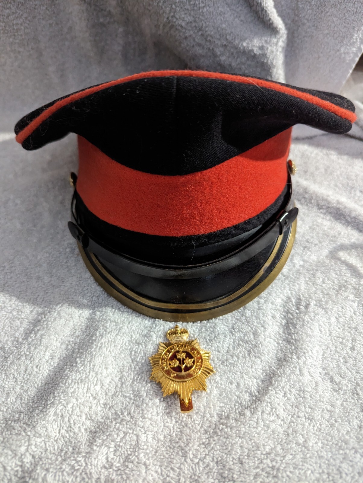 Vintage 1958 Canadian Guards Military Peaked Cap With Badge
