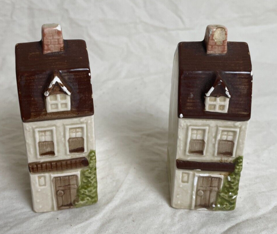Vintage Cottage House Handpainted Salt and Pepper Shaker MOC Ceramic READ