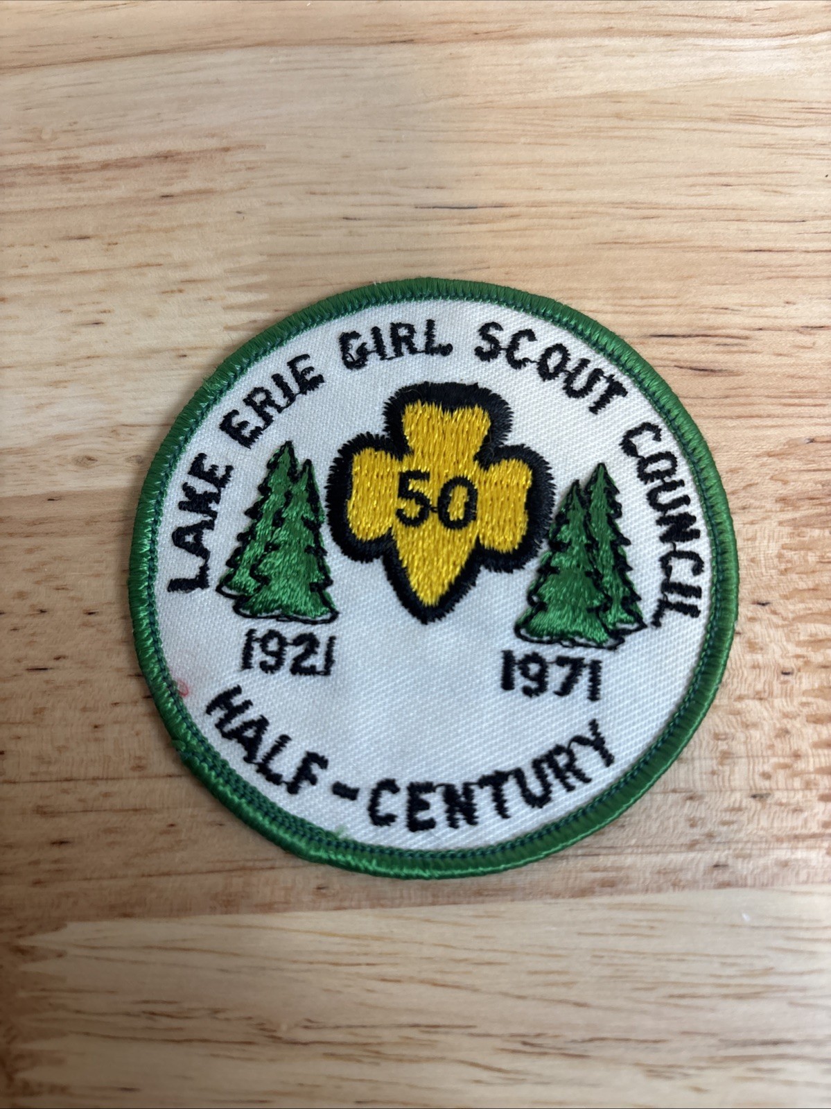 Vintage 1971 LAKE ERIE GIRL SCOUT COUNCIL Day Camp PATCH GS Uniform Badge Vintage 1971 LAKE ERIE GIRL SCOUT COUNCIL Day Camp PATCH GS Uniform Badge