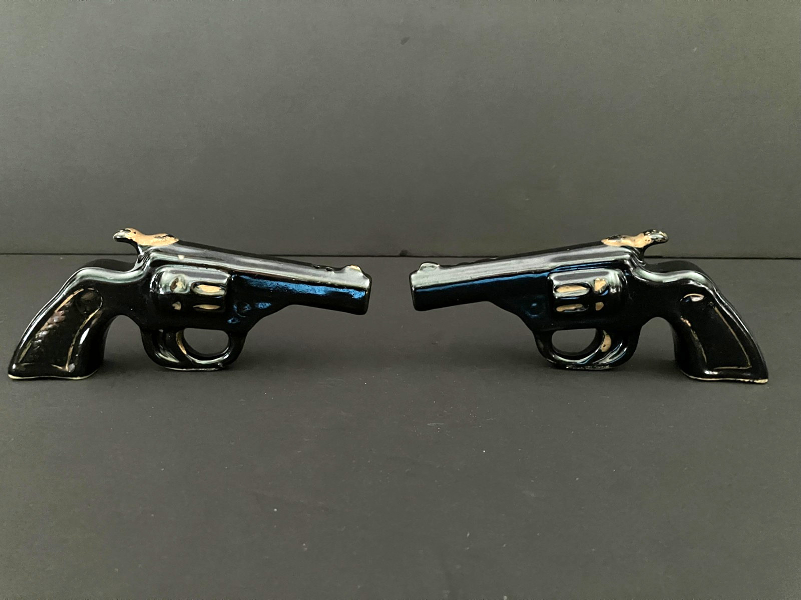 Vintage Ceramic Gun Revolver Pistol Salt &Pepper Shakers Western Cowboy 50s-70s Vintage Ceramic Gun Revolver Pistol Salt &Pepper Shakers Western Cowboy 50s-70s