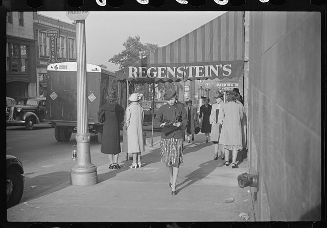 Photo:Atlanta Georgia 1939 Salesgirls Leaving Work Regenstein\'s Store