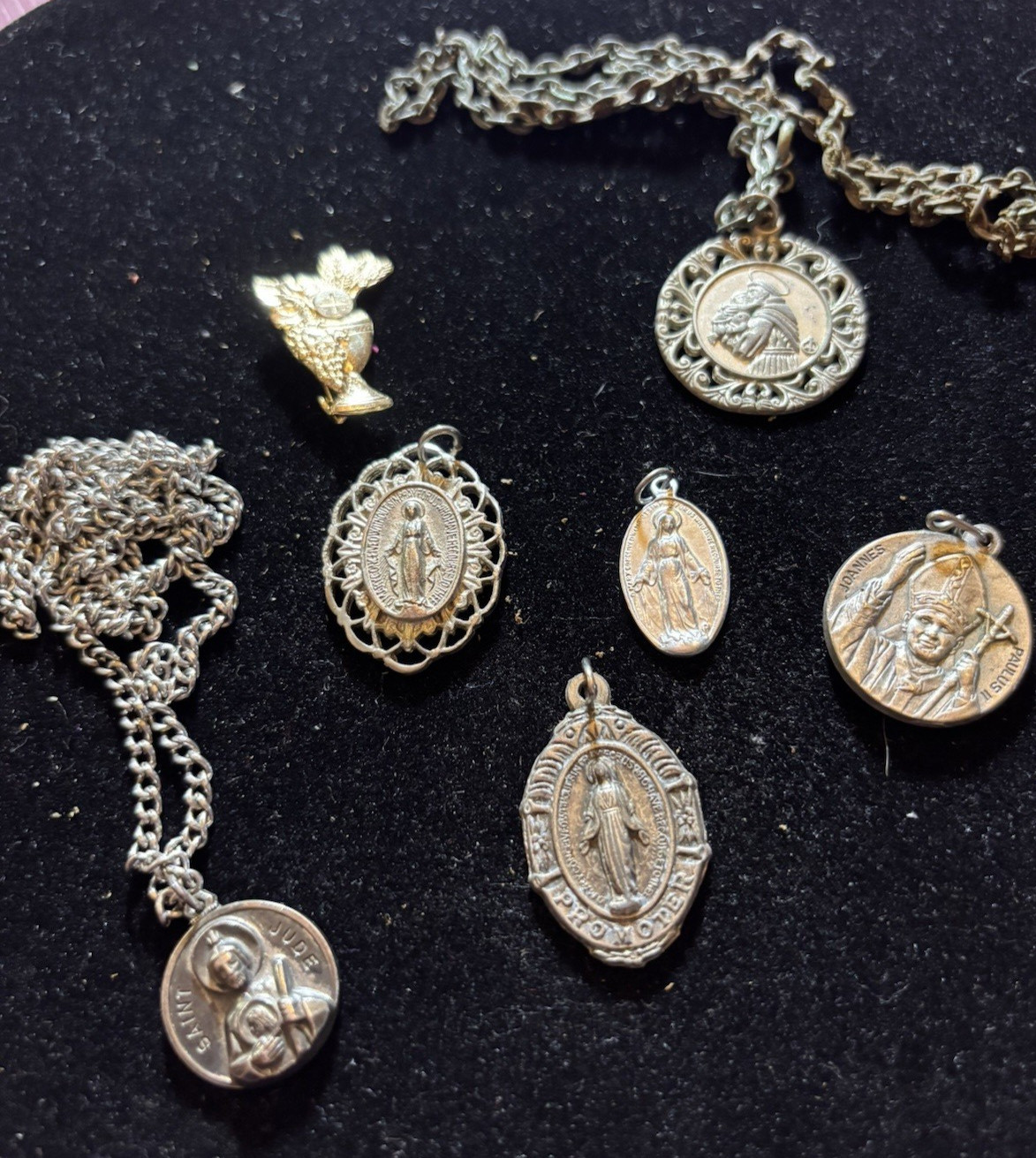 Mixed Lot of 7 Vintage Religious Medals/ Pendants Mixed Metals, some state Italy Mixed Lot of 7 Vintage Religious Medals/ Pendants Mixed Metals, some state Italy