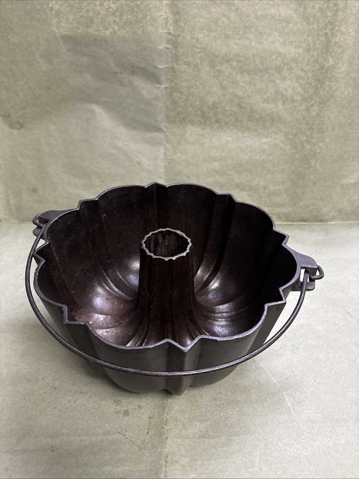 Rare Antique Frank W. Hay & Sons Johnstown PA Cast Iron Bundt Cake Pan Fluted