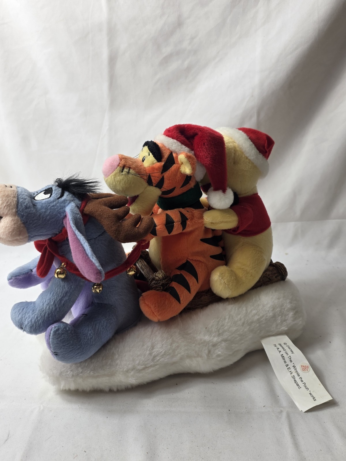 Gemmy Winnie The Pooh Tigger Eeyore Disney Christmas Sleigh Animated Singing
