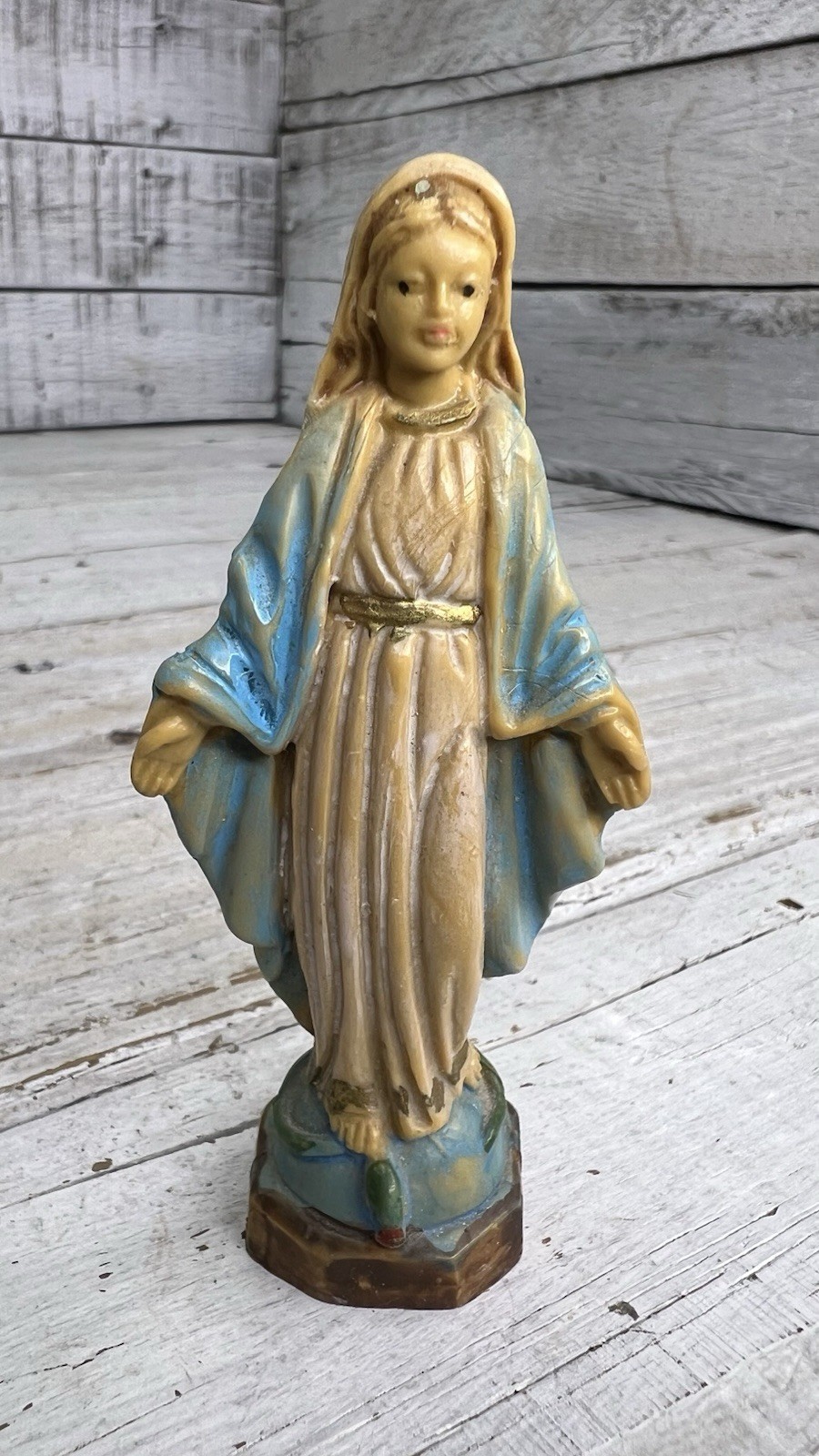 Vintage Plastic Figurine Virgin Mary Statue Our Lady Of Grace 3 3/4” Tall 🩵