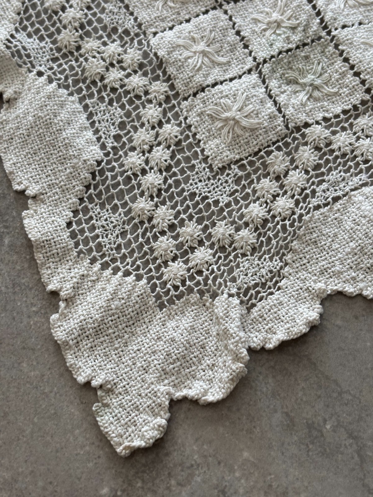 Vintage 1930s Handmade Crochet Lace Table Runner Cream White Cotton 35x13 Mint