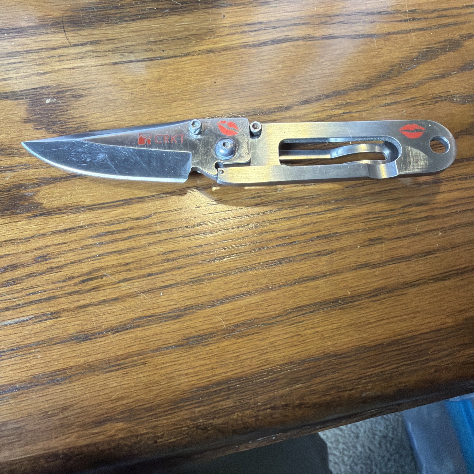 CRKT 5600 K.I.S.S. Ed Halligan Folding Knife Money Clip  with lipstick kiss rare