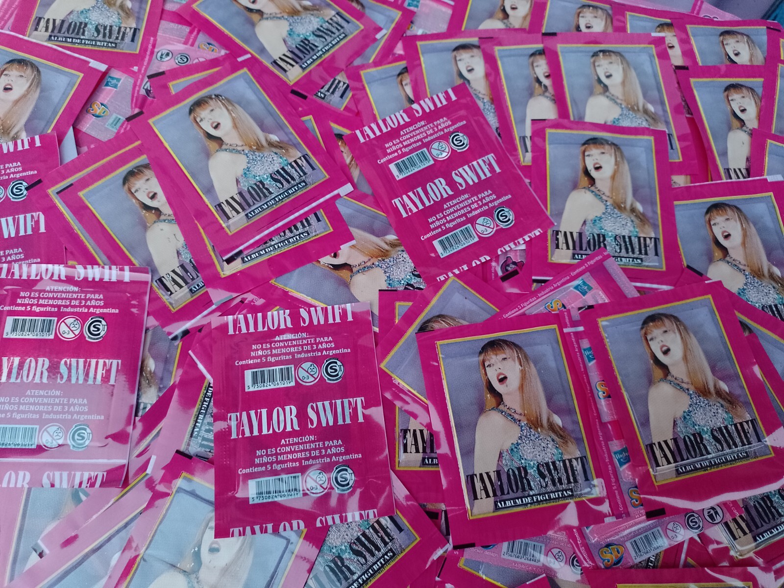 TAYLOR SWIFT. 100 Packs (500 sticker Cards)  Beautiful Pictures Special Fanatic