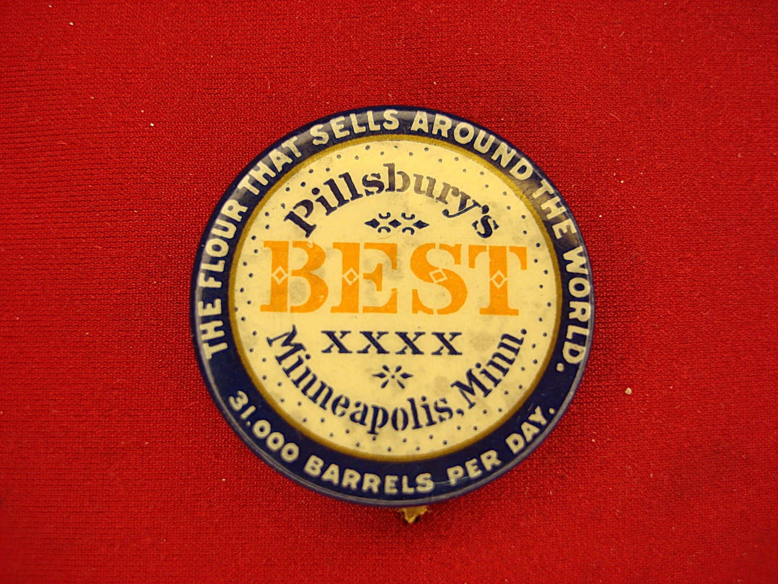 VINTAGE PILLSBURY\'S BEST BUTTON - NICE CONDITION