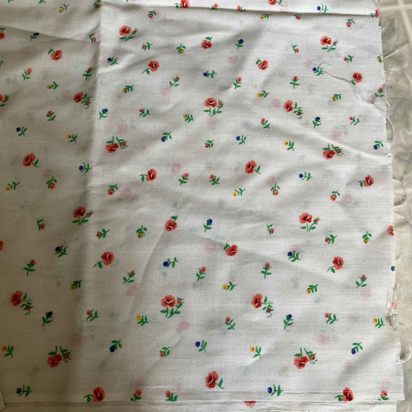 Vtg blue Red yellow allover Floral Fabric 1 Yard 100% Cotton Lawn Lightweight