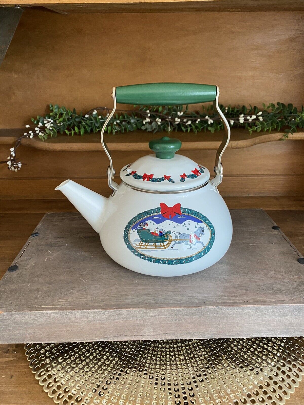 Vtg Festive Enamel 2 Qt Tea Kettle Christmas Sleigh Ride Green Wood Handle/Knob