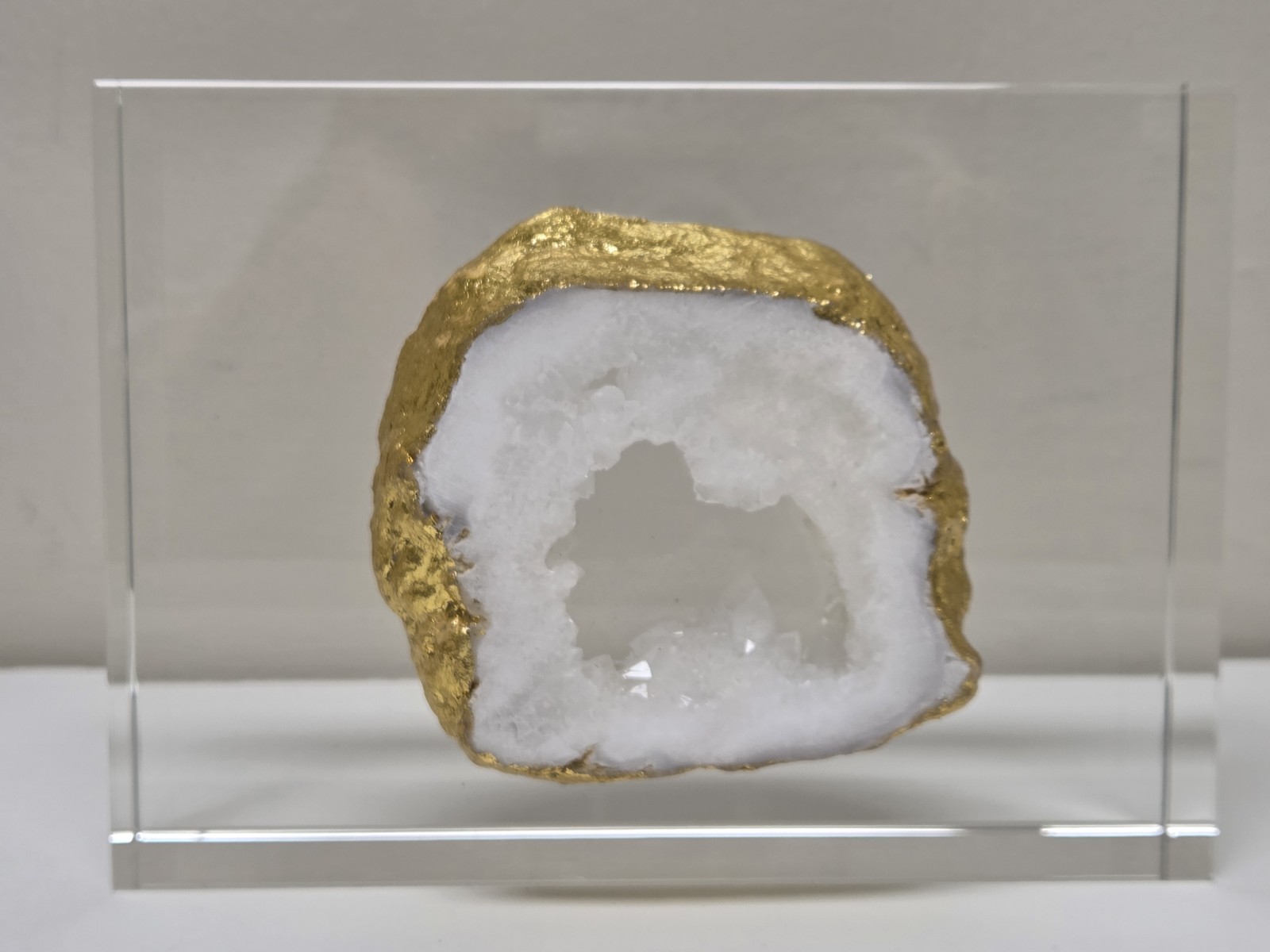 John-Richard Collection White Geode On Crystal Box Decor Gold Gilt Overlay John-Richard Collection White Geode On Crystal Box Decor Gold Gilt Overlay