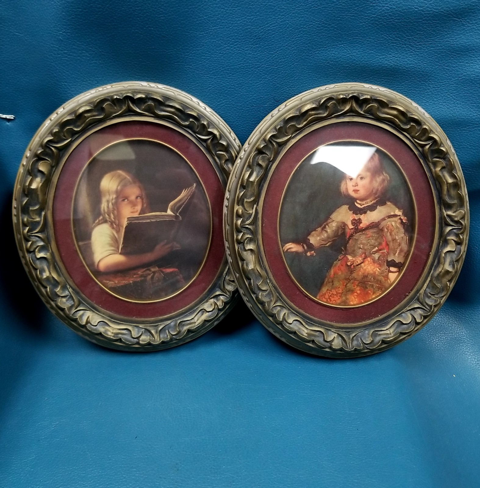 2 Ornate Brushed Gold Oval Plastic Victorian Style Picture Frame w Portraits 10