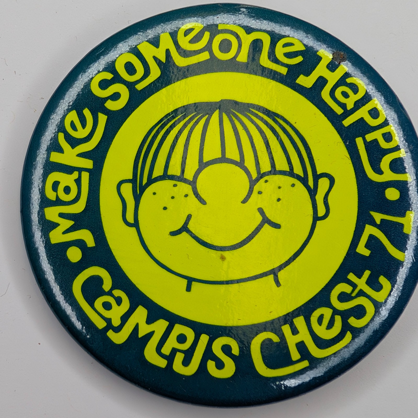 1971 Campus Chest Make Someone Happy Smiley Face Pinback Button Pin Charity Vtg