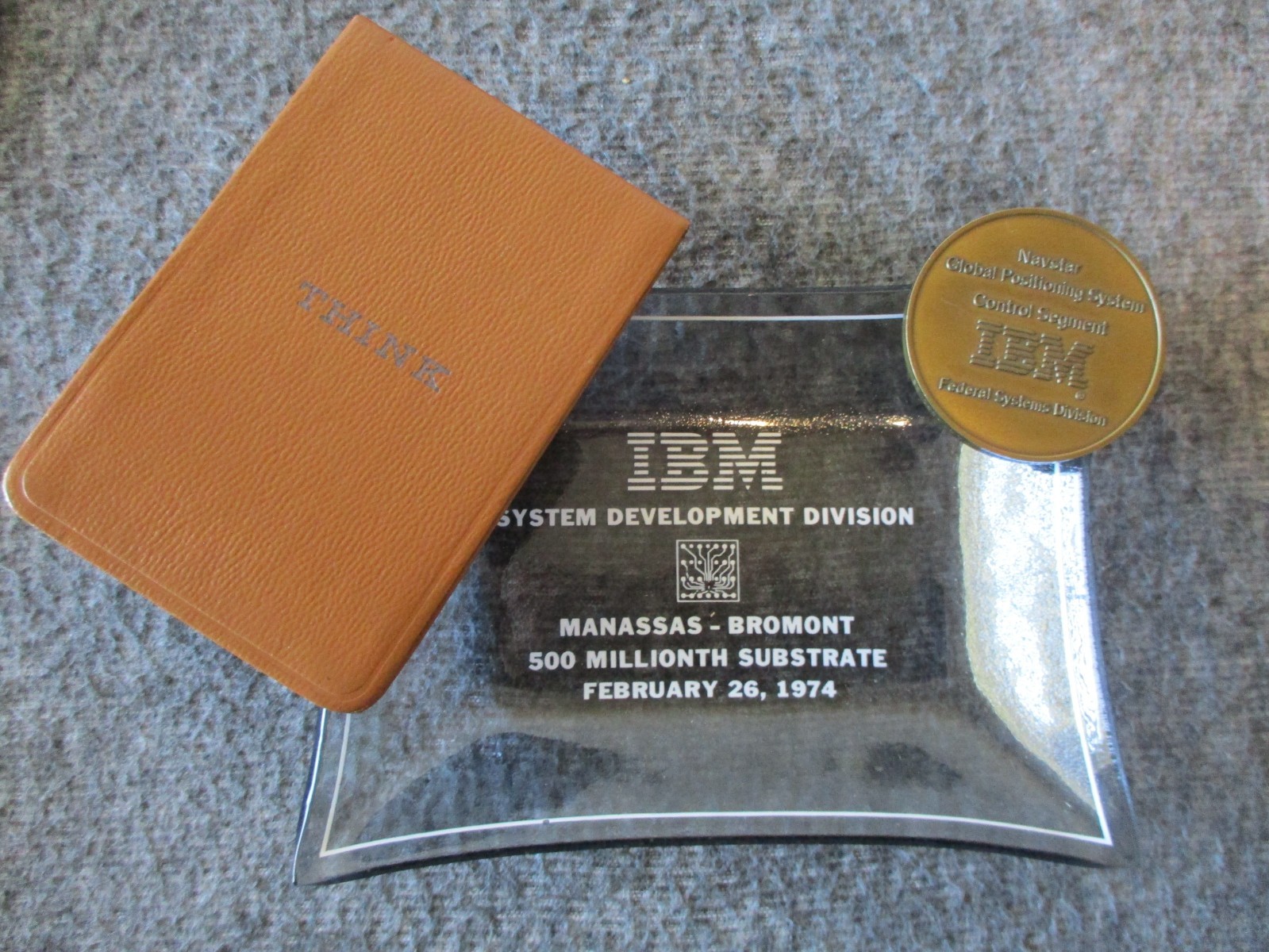 VTG IBM EXCLUSIVE GPS INTERNAL COIN + THINK NOTEPAD + CHANGE/TRINKET GLASS TRAY
