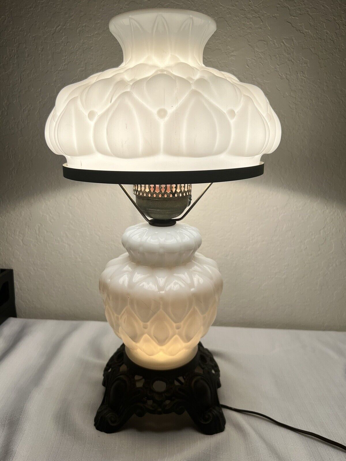 Vintage Fenton Milk Art Glass Gone With The Wind Lamp