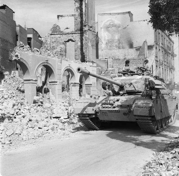 Suez Crisis 1956 - A Centurion tank lends support to Commando troo- Old Photo 2