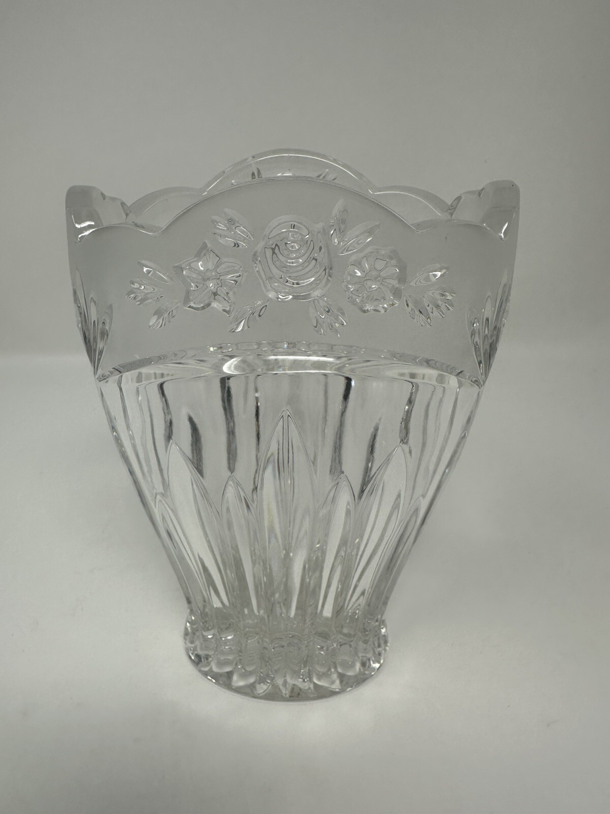 Oneida Crystal Southern Garden 6 Inch Flower Vase Oneida Crystal Southern Garden 6 Inch Flower Vase