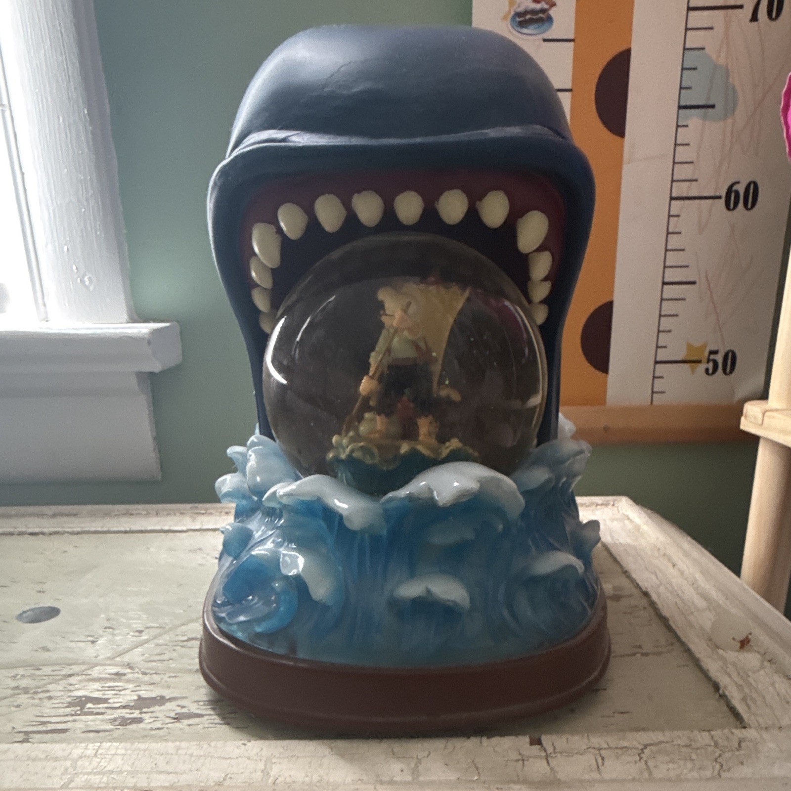 DISNEY STORE PINOCCHIO WHALE SNOW GLOBE - SUPER RARE