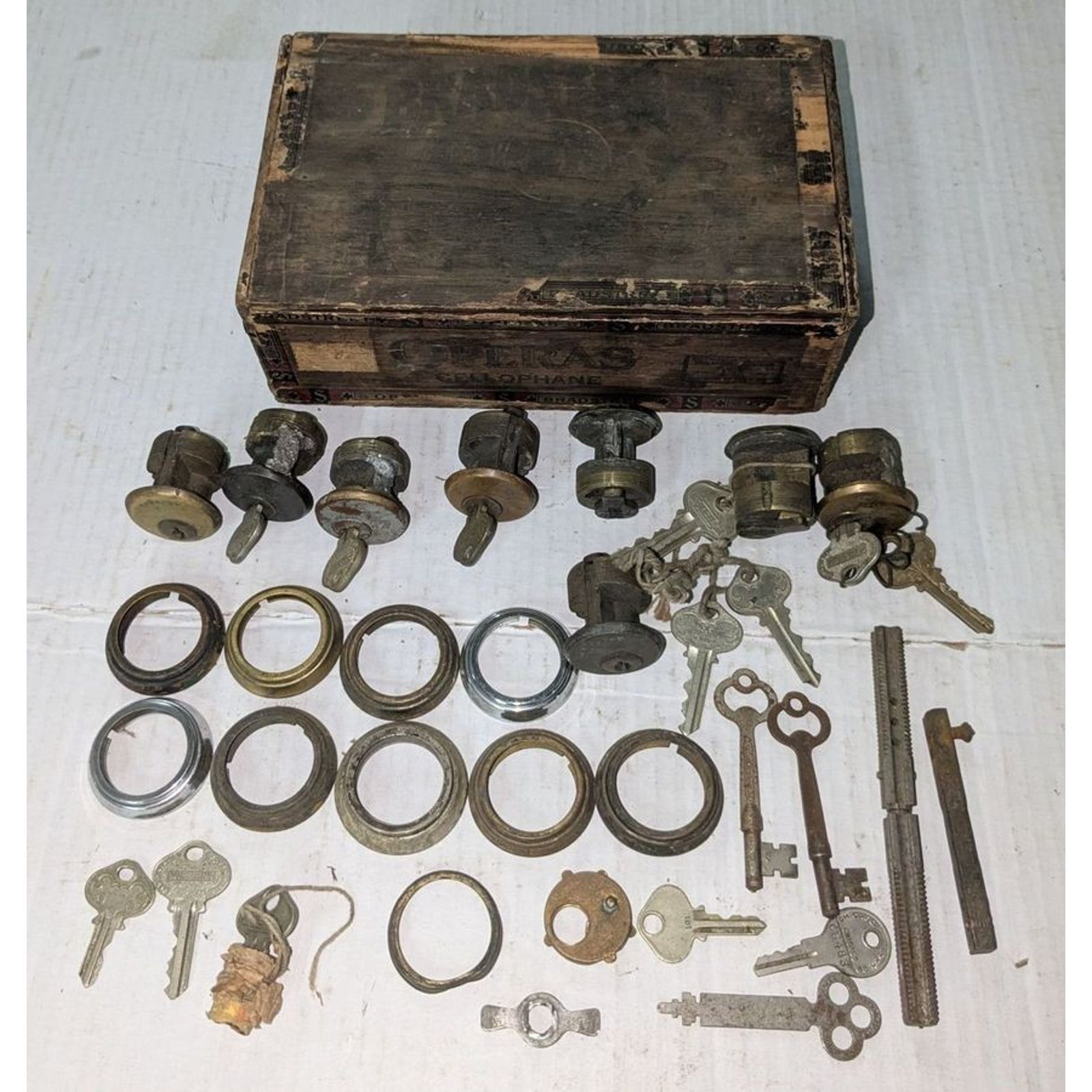 Vintage Bancroft Hotel Saginaw MI Room Keys & Brass Lock Cylinder Lot Cigar Box