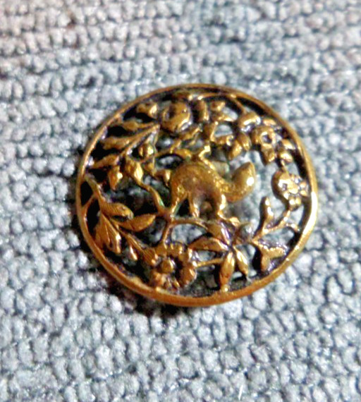 Vintage Antique Metal Pierced Picture Button ANIMAL IN THE FOILAGE