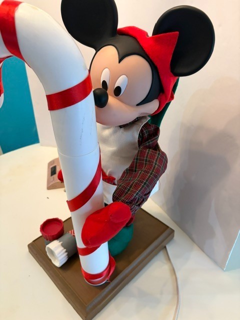 Santa's Best Animated Mickey Mouse Painting Candy Cane Works  1996 VTG