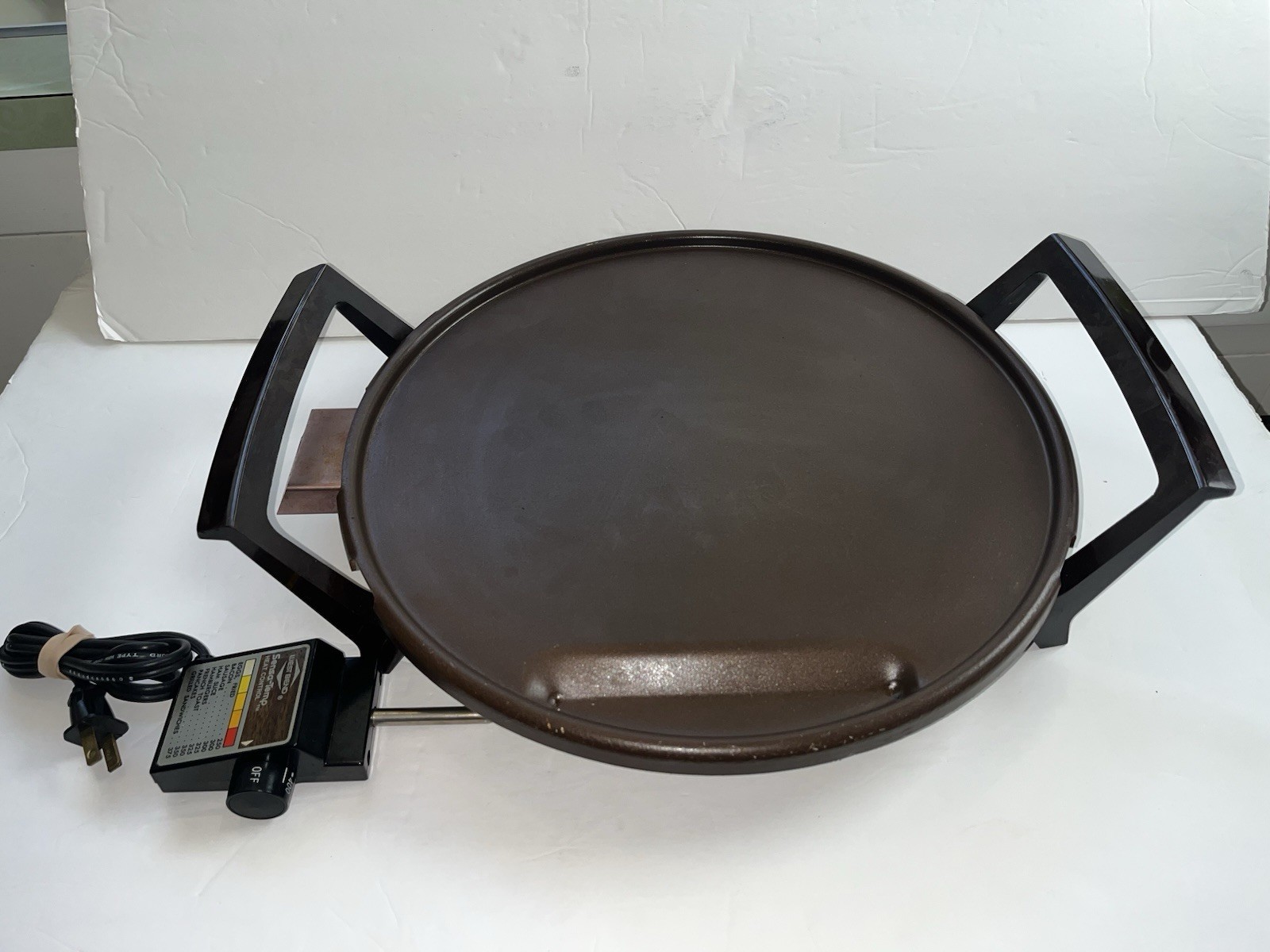 VTG West Bend Sensa Temp Round Electric Griddle 1980 #76014 Silverstone 14 VTG West Bend Sensa Temp Round Electric Griddle 1980 #76014 Silverstone 14