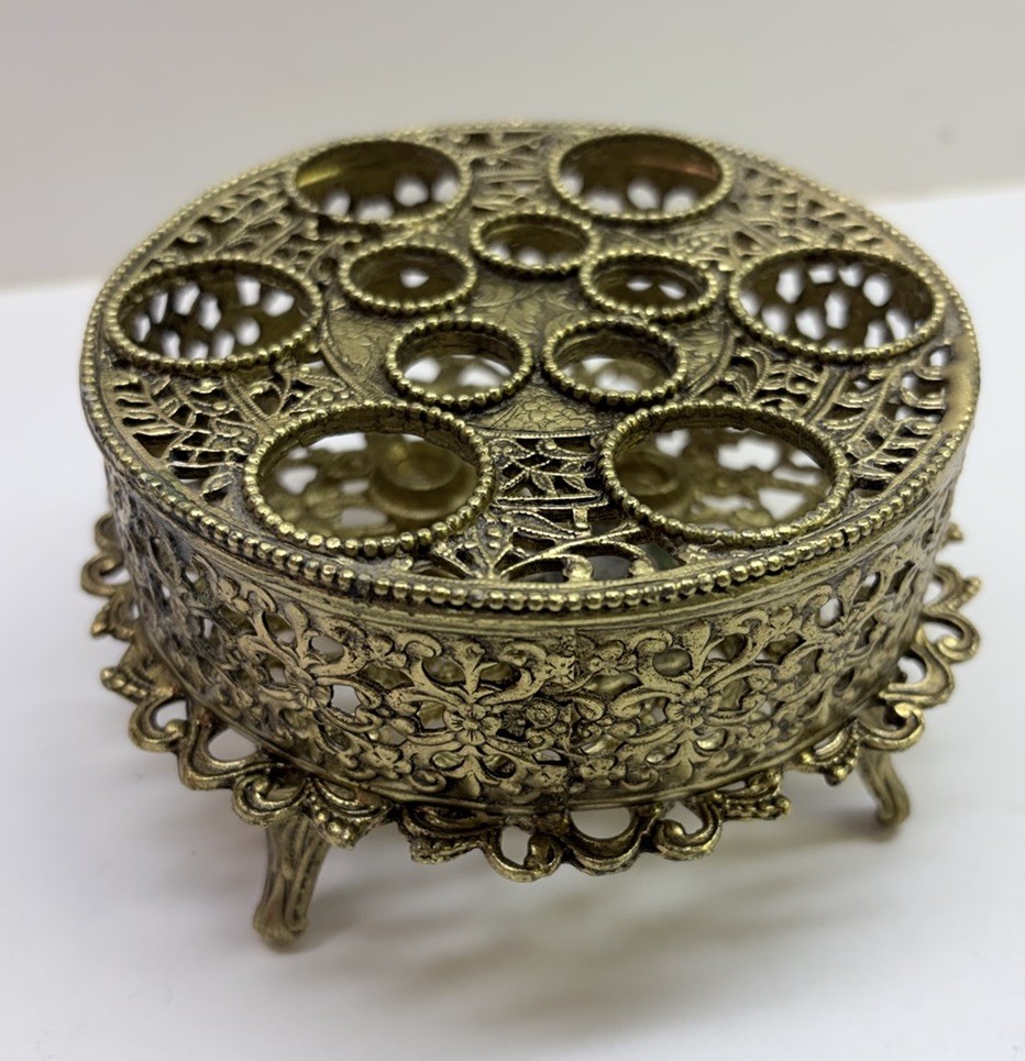 VTG Stylebuilt NY Gold Tone Filigree Lipstick Holder Vanity Hollywood Regency