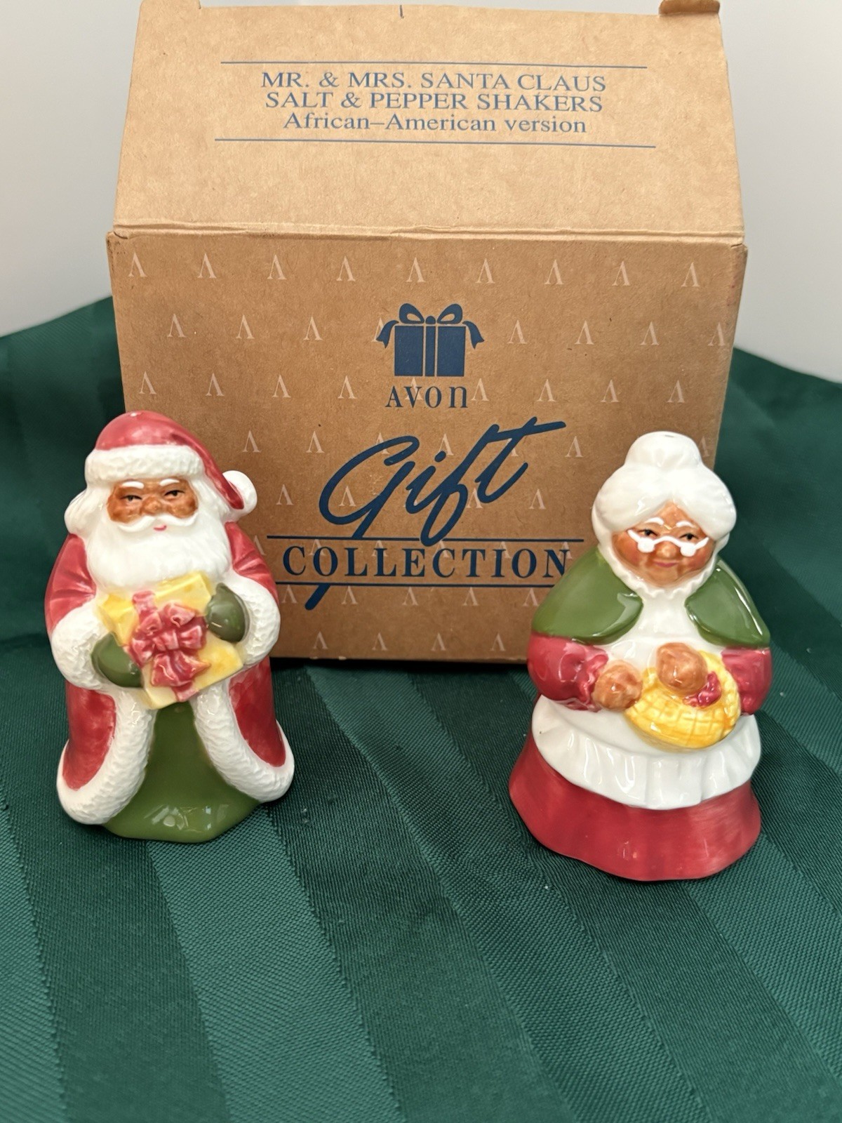 Mr & Mrs Santa Claus AFRICAN-AMERICAN Salt & Pepper Shakers by Avon VINTAGE 1995