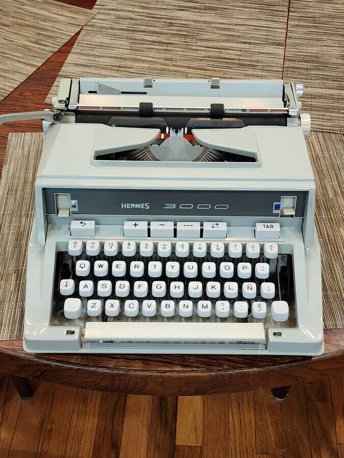 Hermes 3000 Manual Typewriter with Multilingual Keyboard - Tested and Working