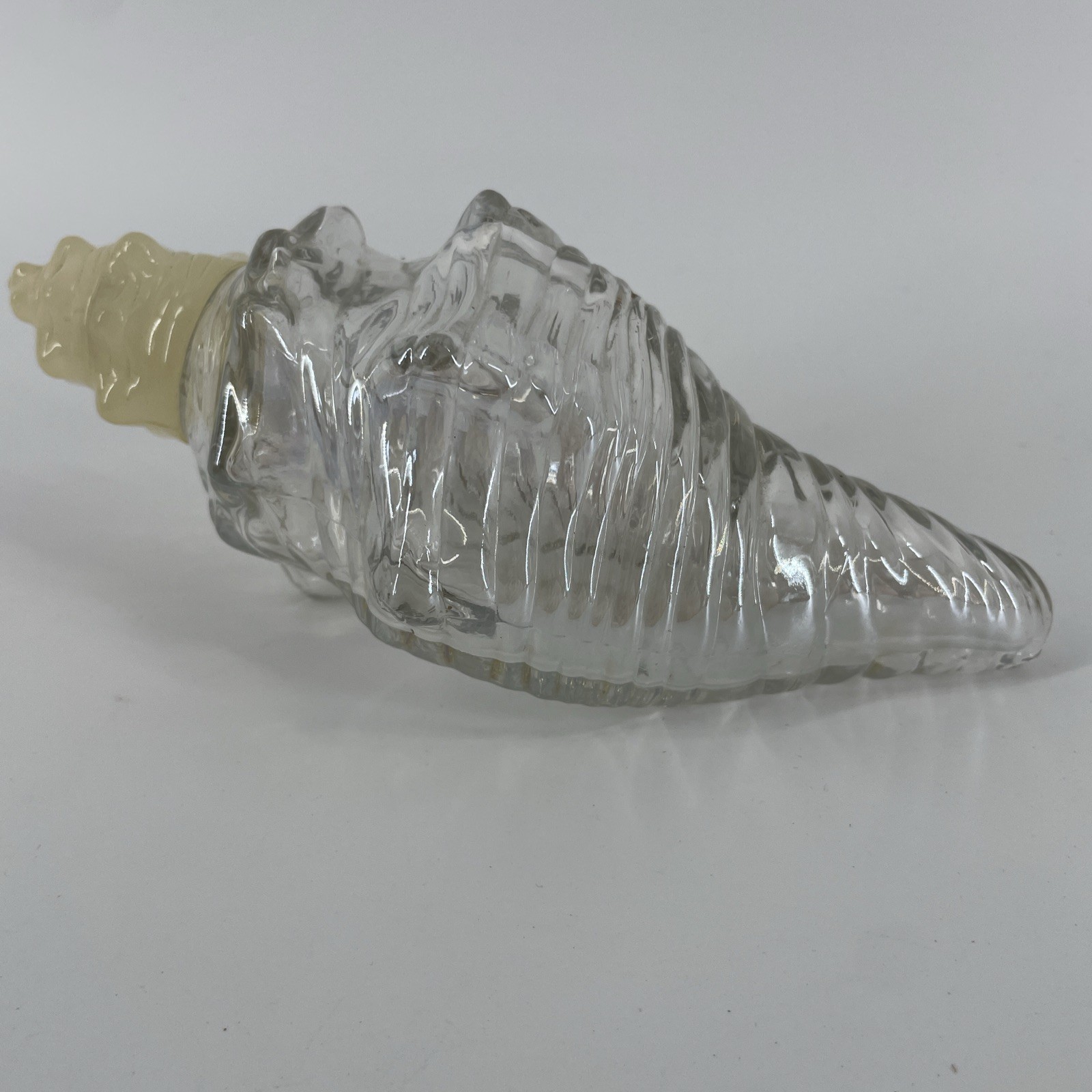 Vintage Avon Seashell Collectors Glass Bottle Charisma Foaming Bath Oil Treasure