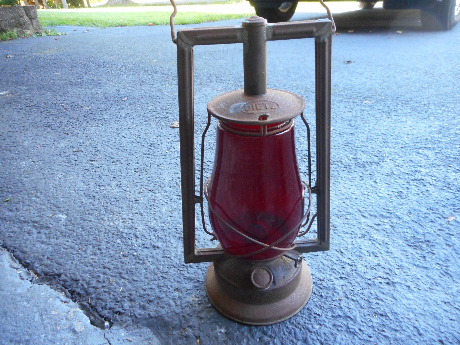 DIETZ VINTAGE LANTERN NO. 8 VICTOR SQUARE TUBE 1914 RED GLOBE DIETZ VINTAGE LANTERN NO. 8 VICTOR SQUARE TUBE 1914 RED GLOBE