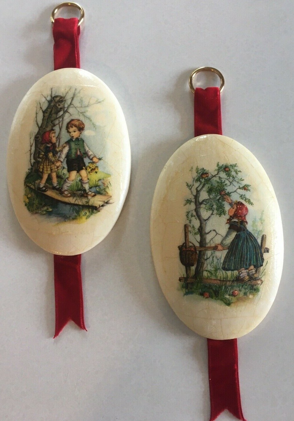 Vintage Old Fashion Girl & Boy Plaque 10