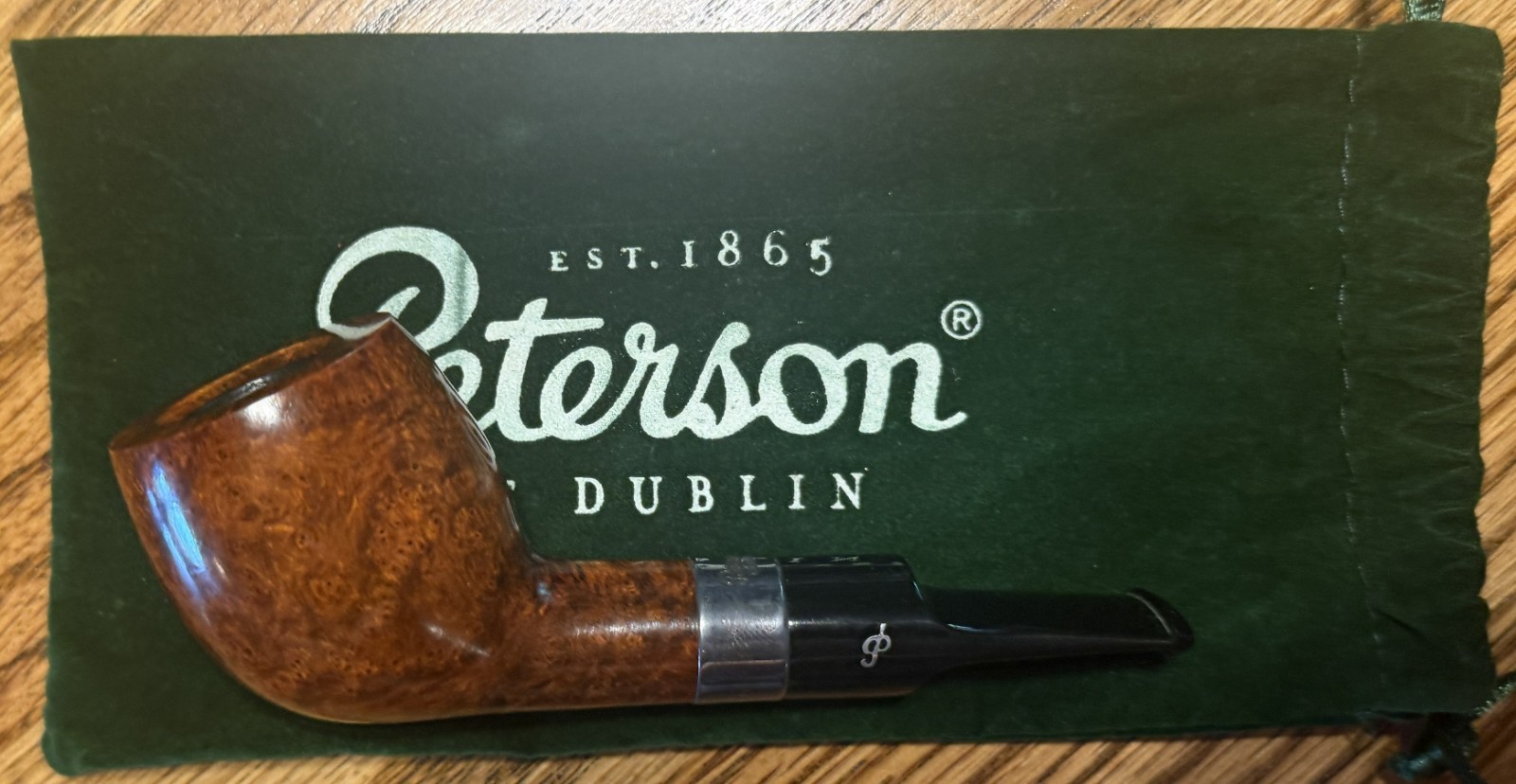 Peterson 2017 Pipe of the Year (Fishtail) numbered w/ Silver Band Peterson 2017 Pipe of the Year (Fishtail) numbered w/ Silver Band