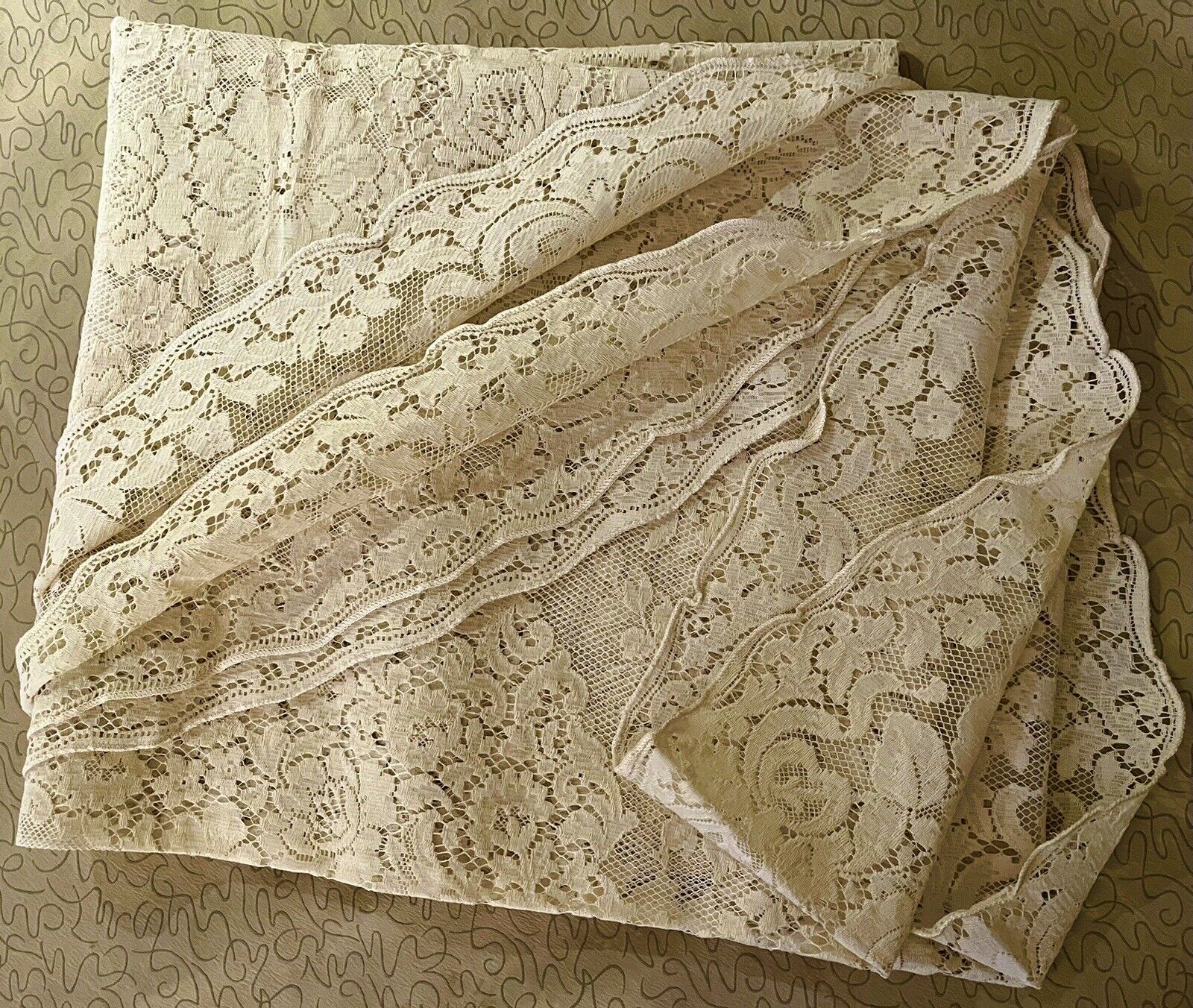 Vintage Oval ivory Tablecloth Rich Victorian Floral Pattern Embroidery  on Net