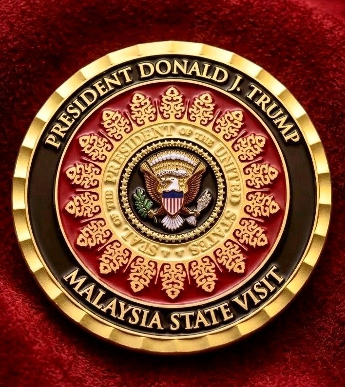 RARE AUTHENTIC PRESIDENT DONALD TRUMP 2025 MALAYSIA STATE DINNER CHALLENGE COIN